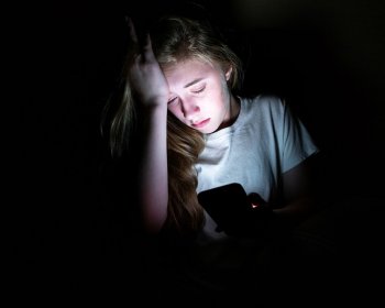 O Que os Pais Podem Fazer Quanto ao Cyberbullying Durante a Crise Atual