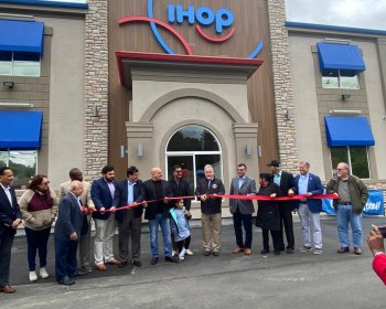 Danbury IHOP Está Oficialmente Abierto