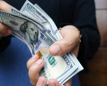 Gobierno. Lamont Anuncia que el Salario Mínimo de CT Aumentará a $15,69 en Enero