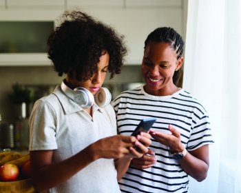Ayudando a los Niños a Desarrollar Hábitos Saludables con los Dispositivos y Medios de Comunicación