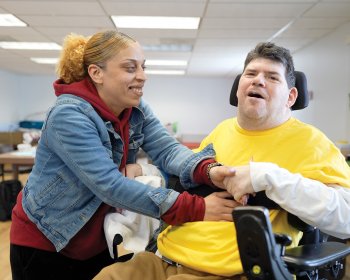 Profesionales de Apoyo Directo Ayudan a Construir un Estado Más Inclusivo