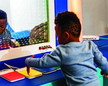 Biblioteca de Danbury Recibe Premio Inaugural a la Excelencia en Bibliotecas Públicas por su Accesibilidad e Inclusión