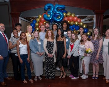 Conexión de Estudiantes y Empresas de Danbury Celebra 35 Años de Mentoría